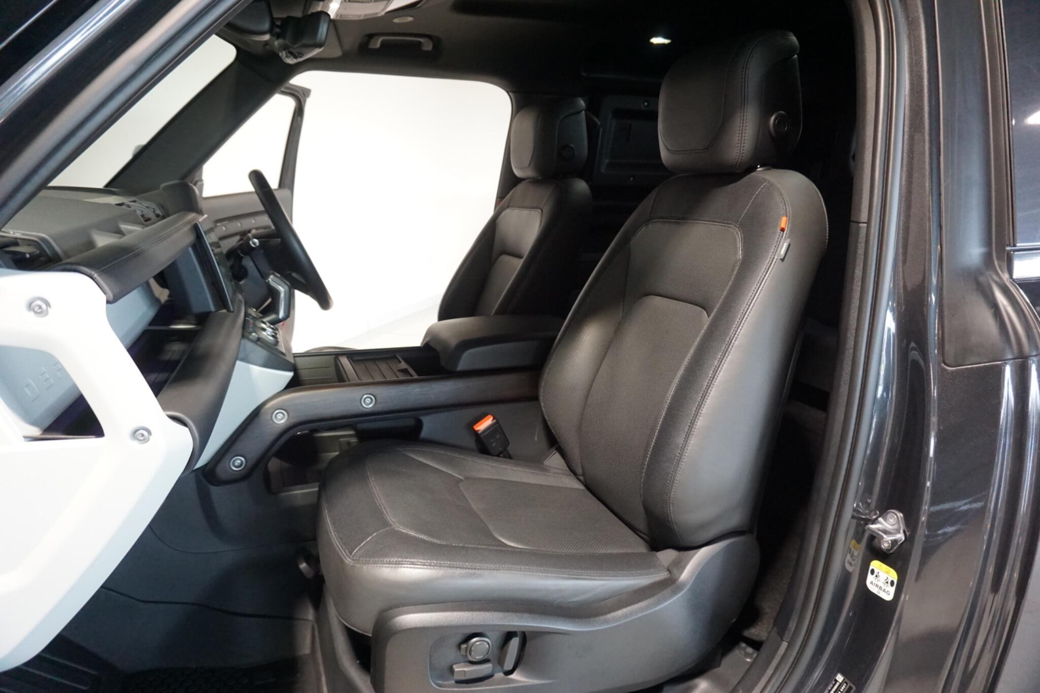 Land Rover Defender 90 3.0 D300 MHEV X-Dynamic HSE Hard Top SUV 3dr Diesel Auto 4WD SWB Euro 6 (s/s) (300 ps)